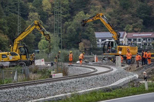 Reconstruction in the Ahr Valley, after the flood of July 2021, restoration of the railway infrastructure of the Ahr line, 29 km of tracks, 15 railway bridges, 7 were renovated, stations and stops renovated or renewed, 885 masts were built for the overhead line of the new electrification and 55 km of overhead lines were redrawn, here work on the railway bridge near Ahrbrück, Rhineland-Palatinate