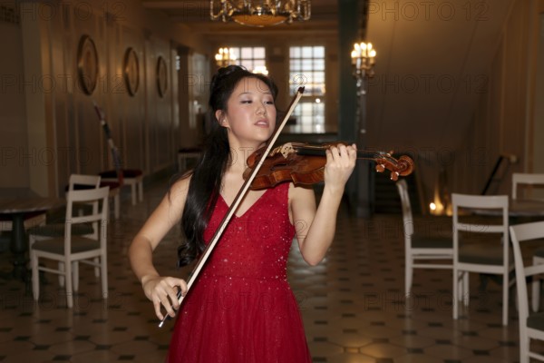 Leia Zhu, Opus Klassik 2025, awards ceremony at concert hall Berlin, 12.10.2025
