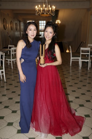 Leia Zhu with her mother, Opus Klassik 2025, awards ceremony at concert hall Berlin, 12.10.2025