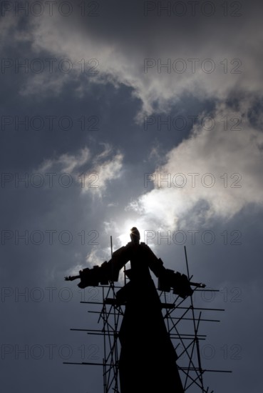 PHL, Santa Rosa, 2009-01-30, The statue of Jesus at the entrance of a cemetery: