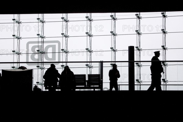 Berlin 2010-11-24 Police officer patrols Berlin Central Station. DEU Berlin 2010-11-24 Police Guards at Berlin's Main Station