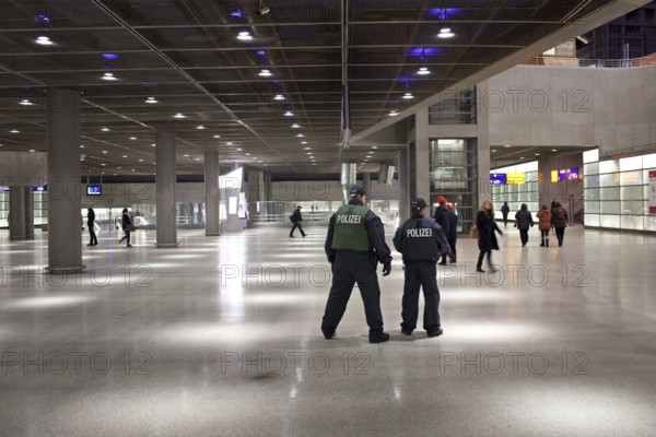 Berlin 2010-11-24 Police officers stand in the lowlands at Potsdamer Platz DEU Berlin 2010-11-24 Police guards a sublevel of Potsdamer Platz