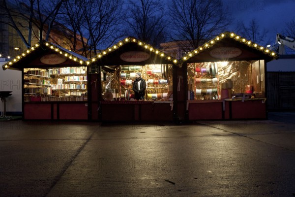 Berlin 2010-11-24 Empty Christmas Market in Berlin-Mitte DEU Berlin 2010-11-24 Deserted Christmas Market in Downtown Berlin