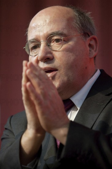 DEU Berlin Gregor Gysi during the Left Party Congress in Berlin-Lichtenberg. Germany Berlin, Gregor Gysi during the party convention of the leftwing party 'The Left' in Berlin