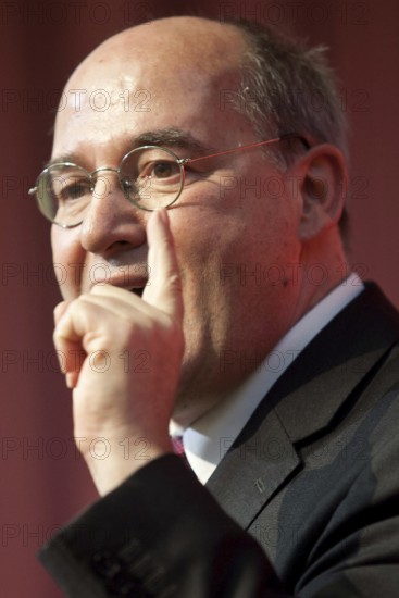 DEU Berlin Gregor Gysi during the Left Party Congress in Berlin-Lichtenberg. Germany Berlin, Gregor Gysi during the party convention of the leftwing party 'The Left' in Berlin