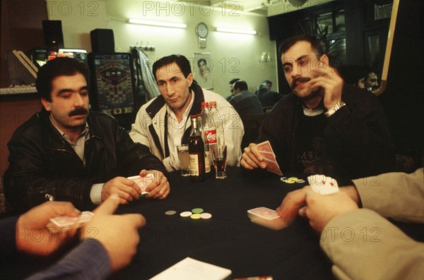 Berlin, DEU, 09.11.1998 -- Men playing cards in a Turkish bar in Kreuzberg. (Free time, tradition) -- © Karsten Thielker