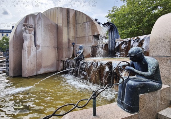 Weltkugelbrunnen with turner in the foreground, also known as Schmettau Fountain or Wasserklops, by Joachim Schmettau, Breitscheidplatz, Charlottenburg, Berlin, Germany