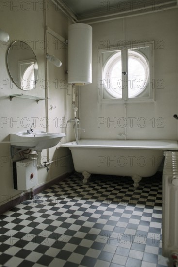 Potsdam-Caputh, DEU, Germany. 26.04.2002 - Albert Einstein's summer residence: bathroom of the famous scientist. (interior design, history, museum) - © Karsten Thielker