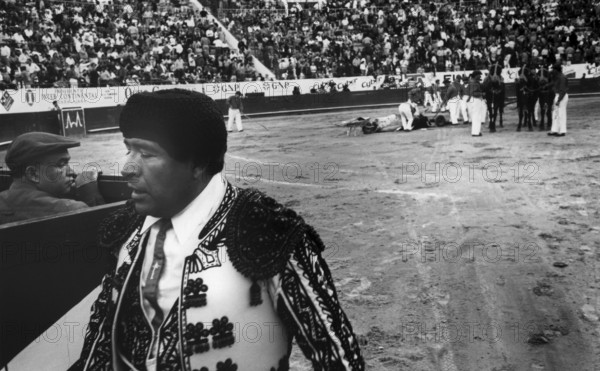 MEX, Mexico, Guadalajara, 09.07.2002, Torero leaves the arena after the fight