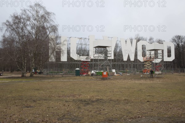 Germany Berin - Construction work on the 14 meter high and 53 meter wide 'Holywood' lettering is almost completed a week in front of the start of the Berlinale. With the installation near the Brandenburg Gate, the Berlinale wants to draw attention to climate protection. The project is sponsored by an energy supplier. Germany Berlin The letters' Holywood 'are being build up near Brandenburg Gate as the Organizor, the Berlinale, wants to make aware of climate change with this installation
