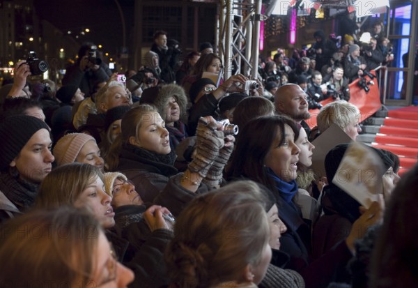 DEU, Germany, Berlin fans are waiting for Helena Bonham Carter and Colin Firth in front of the premiere of 'The King's Speech' at Friedrichsstadt Palast. Germany Berlin fans wait for Helena Bonham Carter and Colin Firth outside Friedrichsstadt Palace