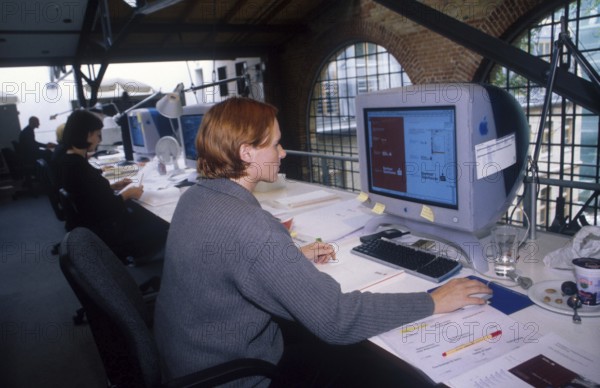 DEU, Berlin, 23.08.99 - Working on a computer at the Scholz and Friends advertising agency. © Karsten Thielker -