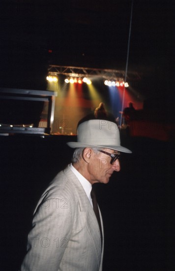 Berlin, DEU, 02.10.1999 -- Eastern Algie party. (stage) -- © Karsten Thielker