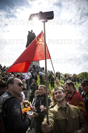 DEU Germany Germany Berlin Russian commemoration of the 70th anniversary of the end of the war at the Trewptow Memorial