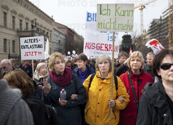 DEU Berlin teacher demonstration with GEW for relieving older colleagues Germany Berlin teacher protest for the cut of working hours of their elderly collegues