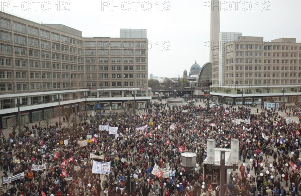 DEU Berlin teacher demonstration with GEW for relieving older colleagues Germany Berlin teacher protest for the cut of working hours of their elderly collegues