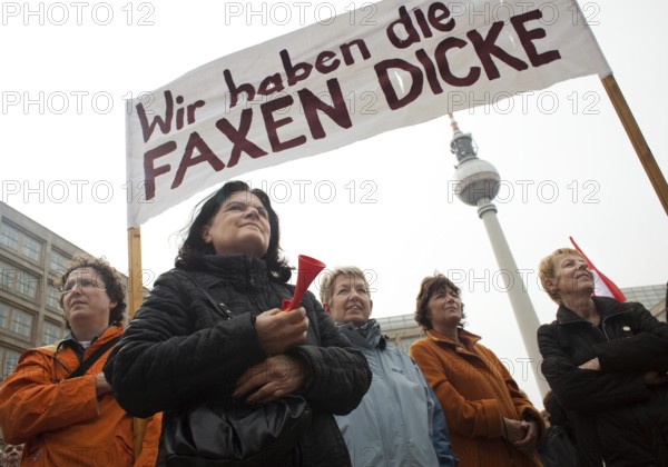 DEU Berlin teacher demonstration with GEW for relieving older colleagues Germany Berlin teacher protest for the cut of working hours of their elderly collegues