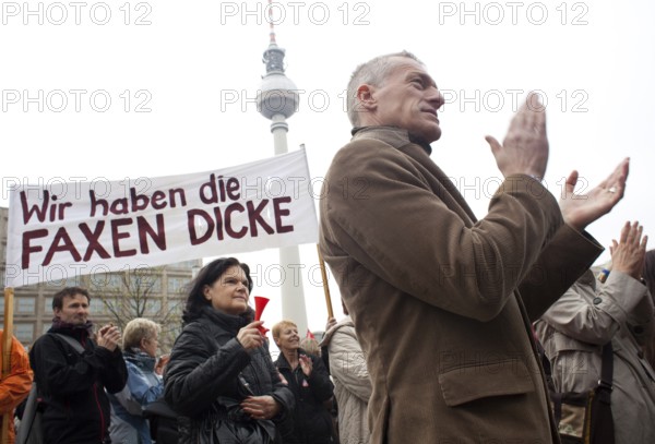 DEU Berlin teacher demonstration with GEW for relieving older colleagues Germany Berlin teacher protest for the cut of working hours of their elderly collegues