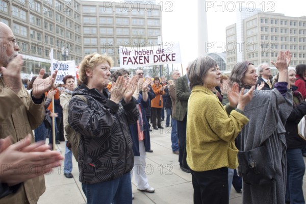 DEU Berlin teacher demonstration with GEW for relieving older colleagues Germany Berlin teacher protest for the cut of working hours of their elderly collegues