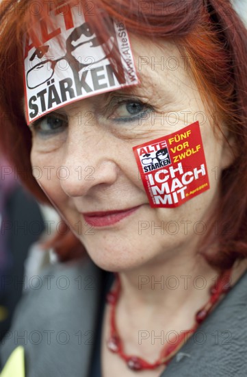 DEU Berlin teacher demonstration with GEW for relieving older colleagues Germany Berlin teacher protest for the cut of working hours of their elderly collegues