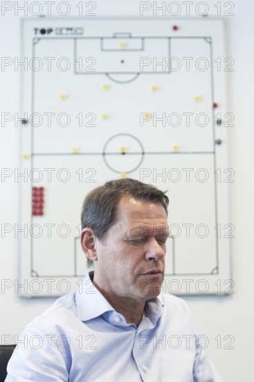 DEU Hamburg The Dane Frank Andresen, sports director of HSV, in his office in the Imtech Arena. Germany Hamburg Sporting Manager, Danish Frank Andresen, in his office at the Hamburg Stadium