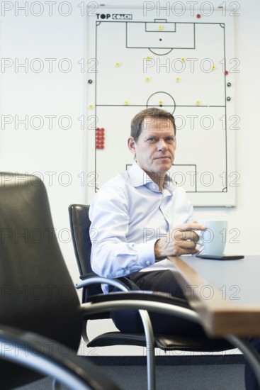DEU Hamburg The Dane Frank Andresen, sports director of HSV, in his office in the Imtech Arena. Germany Hamburg Sporting Manager, Danish Frank Andresen, in his office at the Hamburg Stadium