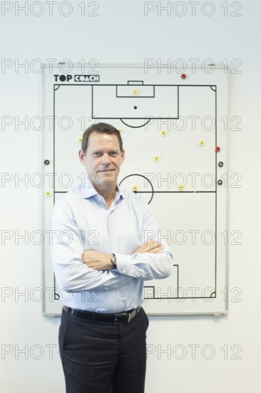 DEU Hamburg The Dane Frank Andresen, sports director of HSV, in his office in the Imtech Arena. Germany Hamburg Sporting Manager, Danish Frank Andresen, in his office at the Hamburg Stadium