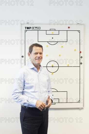 DEU Hamburg The Dane Frank Andresen, sports director of HSV, in his office in the Imtech Arena. Germany Hamburg Sporting Manager, Danish Frank Andresen, in his office at the Hamburg Stadium