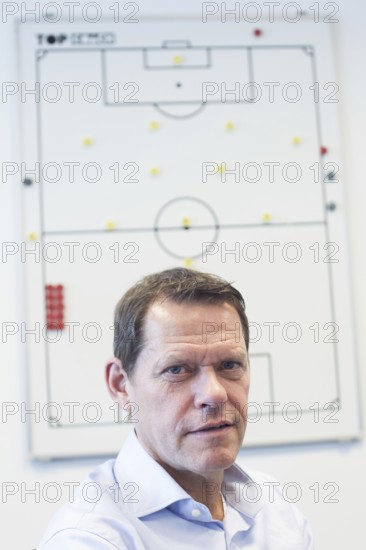DEU Hamburg The Dane Frank Andresen, sports director of HSV, in his office in the Imtech Arena. Germany Hamburg Sporting Manager, Danish Frank Andresen, in his office at the Hamburg Stadium