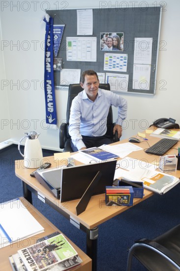 DEU Hamburg The Dane Frank Andresen, sports director of HSV, in his office in the Imtech Arena. Germany Hamburg Sporting Manager, Danish Frank Andresen, in his office at the Hamburg Stadium