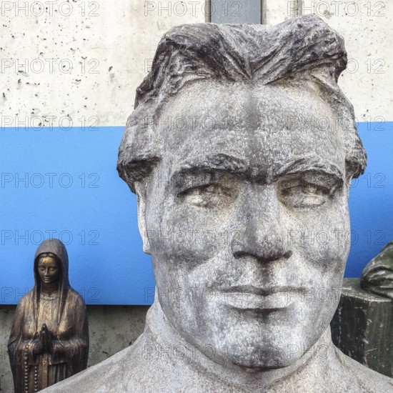 DEU Germany Germany Flensburg Sculptures made of bronze and other metals of the 'heroes from bygone days' are stored on the site of the metal processing company Norddschrott. The company, which specializes in recycling scrap metal, presents the found objects in the entrance area of its depot