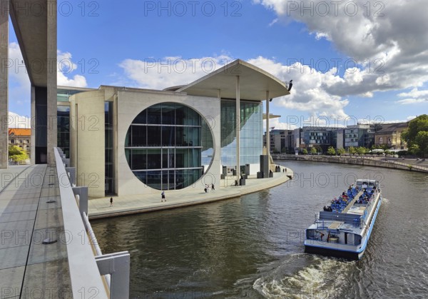 Marie-Elisabeth-Lüders-Haus with the river Spree and sightseeing boat, government district, Berlin-Mitte, Berlin, Germany