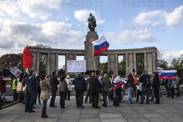 DEU Germany Germany Berlin Pro-Russian demonstration against NATO expansion in Ukraine and for Russian President Putin at the Memorial to the Fallen of the Second World War