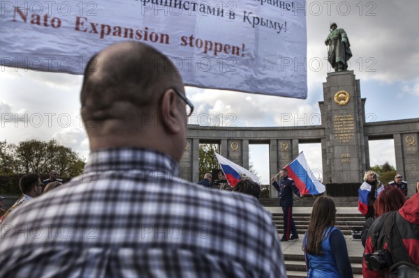 DEU Germany Germany Berlin Pro-Russian demonstration against NATO expansion in Ukraine and for Russian President Putin at the Memorial to the Fallen of the Second World War