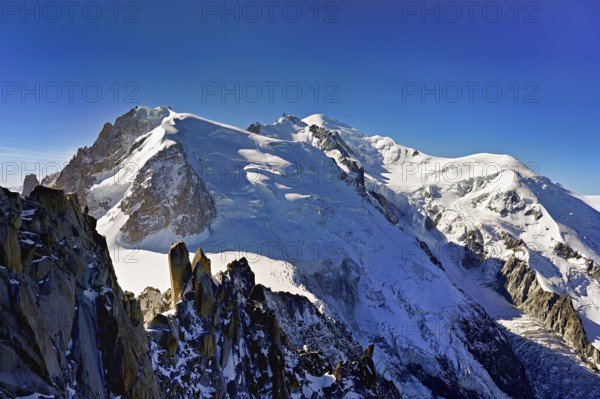 Mont Blanc du Tacul covered with snow from the left, Mont Maudit, Mont-Blanc, Dôme du Goûter, Aiguille du Midi mountain station viewing platform, Chamonix-Mont-Blanc, Haute-Savoie, France