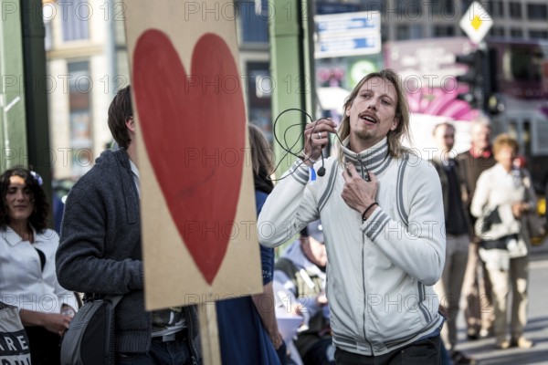 DEU Germany Germany Berlin The initiator of the Monday demonstration, Lars Mährholz, during a rally on Potsdamer Platz