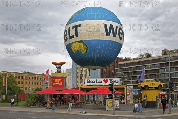 HiFlyer world balloon with the Berlin Loves You gift shop, Curry at the Wall snack bar and the Trabi sculpture, Zimmerstraße, Berlin, Germany