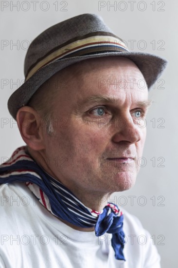 DEU Germany Germany Berlin The artist Jim Avignon setting up an exhibition at the 'Retram' gallery in Berlin-Neukölln