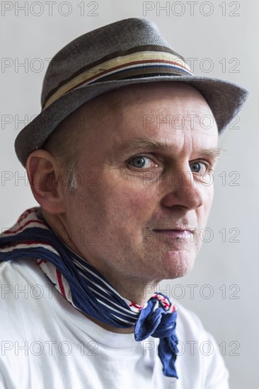 DEU Germany Germany Berlin The artist Jim Avignon setting up an exhibition at the 'Retram' gallery in Berlin-Neukölln