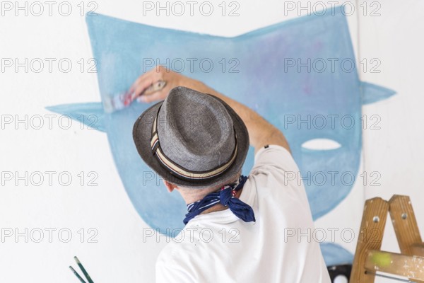 DEU Germany Germany Berlin The artist Jim Avignon setting up an exhibition at the 'Retram' gallery in Berlin-Neukölln