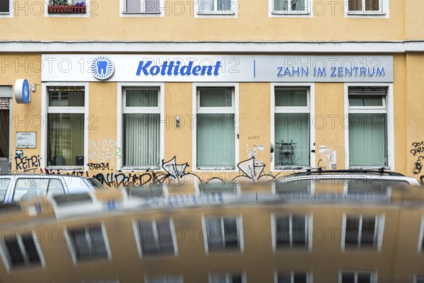 DEU Germany Germany Berlin dental practice 'Kottident', on Manteufelstraße in Kreuzberg, not far from Kottbusser Tor
