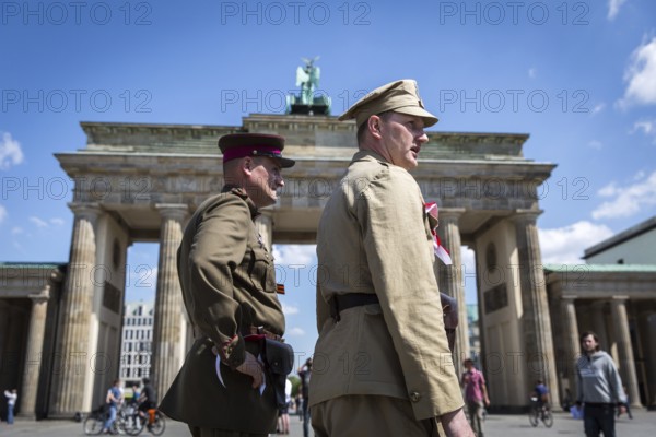 DEU Germany Germany Berlin Members of the Russian rocker group Nightwolves celebrated the 71st anniversary of the victory over Nazi Germany in Berlin. They laid wreaths at the Soviet War Memorial in Treptower Park and at the Soviet War Memorial near the Brandenburg Gate. Russian extras in front of the Brandenburg Gate