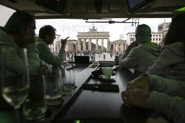 DEU Germany Germany Berlin Exclusive dining experience on a bus with integrated kitchen, the Gormetliner, which serves the sights of Berlin. Stop at Brandenburg Gate