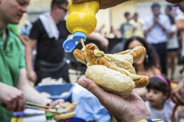 DEU Germany Germany Berlin Summer party at the Northwest daycare center on Prager Platz. Mustard on bratwurst