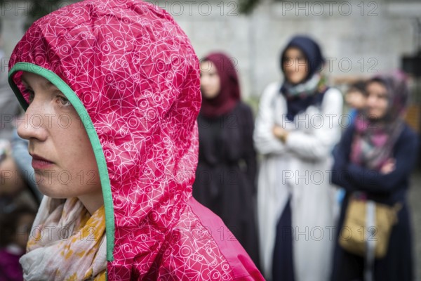 DEU Germany Germany Berlin Protest rally against intolerance of wearing headscarves and the ban on working and discrimination against woman wearing headscarves on Rathausplatz in Berlin-Neukölln