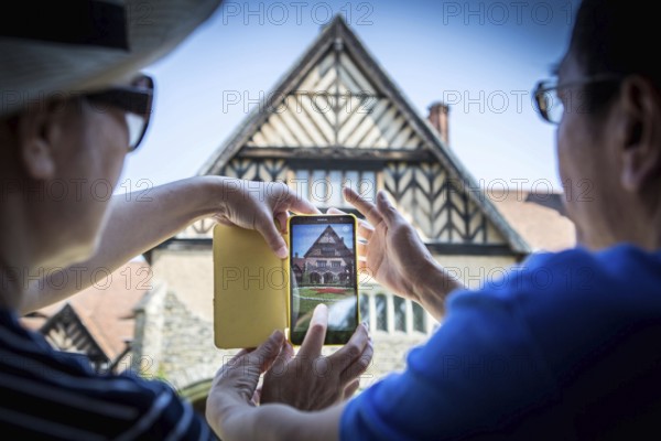 DEU Germany Germany Potsdam Tourists photograph the courtyard of the Cecilienhof with the Red Star