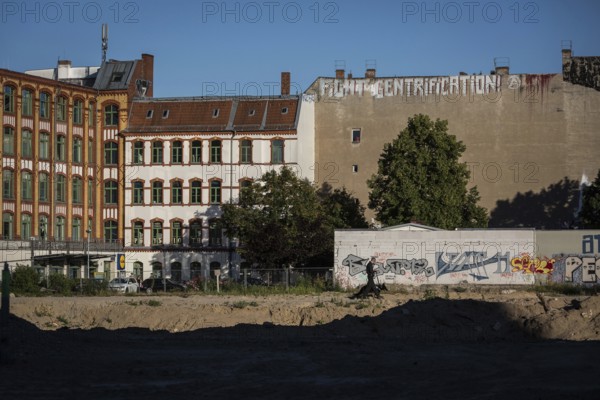 DEU Germany Germany Berlin A graffiti with the inscription 'Fight Gentrification' on a house wall in Berlin-Friedrichshain