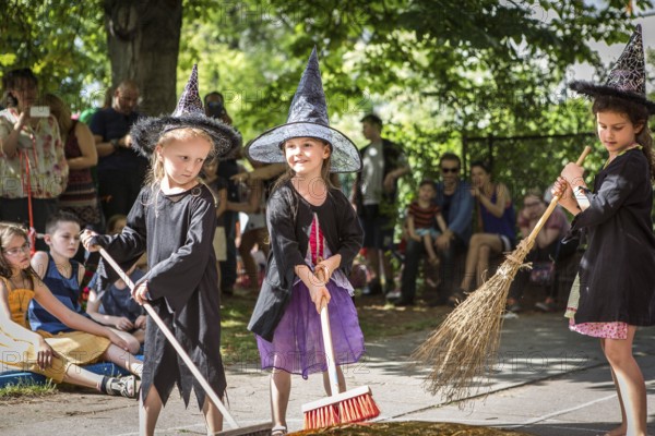 DEU Germany Germany Berlin Summer party at the Northwest daycare center on Prager Platz. Girls perform a witches' dance