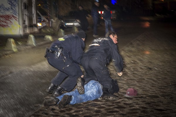DEU Germany Germany Berlin scene on the RAW site in Berlin-Friedrichsain. Arrest of a pickpocket