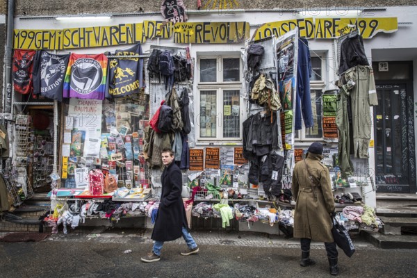 DEU Germany Germany Berlin Hans Georg Lindenau with his 'general store for revolutionary needs' on Manteuffelstr. in Berlin-Kreuzberg